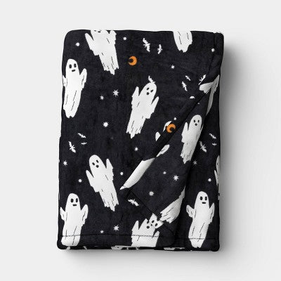 Halloween Ghost Throw Blanket Black/White - Hyde and EEK! Boutique