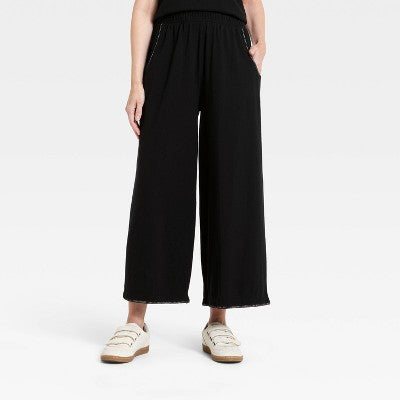 Women's Mid-Rise Wide Crop Leg Jersey Knit Pull-On Pants Black M