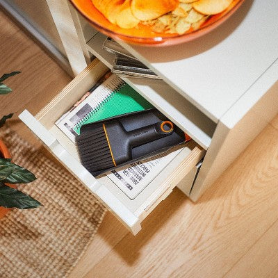 Fiskars 2pc Scoop and Brush Garden Tool Set Black