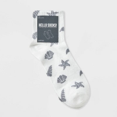 Women's Seashells Ribbed Ankle Socks - Ivory/Gray 4-10: Lightweight Recycled Polyester, Banded Cuff