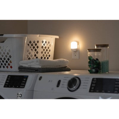 Energizer Color Changing LED Light Sensing Night Light