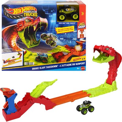 Hot Wheels Monster Trucks Snake Slam Takedown Playset with 1:64 Scale