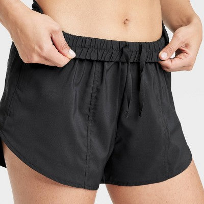 Women's Woven Mid-Rise Run Shorts 3" M