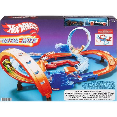 Hot Wheels Ultra Hots Blast Launch Face-Off Track Set with 2 1:64 Scale Toy Cars