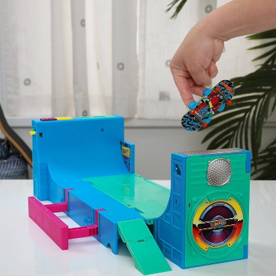 Hot Wheels Skate Boombox Skate Park Playset with 1 Exclusive Fingerboard & Shoes