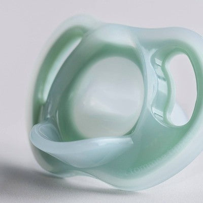 Tommee Tippee Ultra-Light Silicone Pacifier 0-6m - 2pk - White/Green