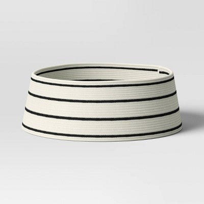 26" Rope Roll-up Christmas Tree Collar Black/White - Wondershop