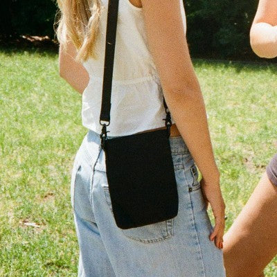 Thread Wallets Pocket Sling Handbag - Black