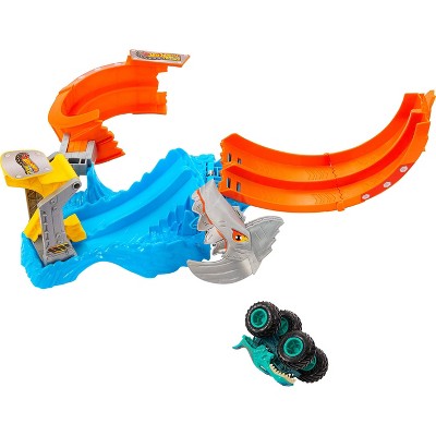 Hot Wheels Monster Trucks Corkscrew Shark Smash Track Set and 1:64 Scale Mega-Wrex Toy Truck