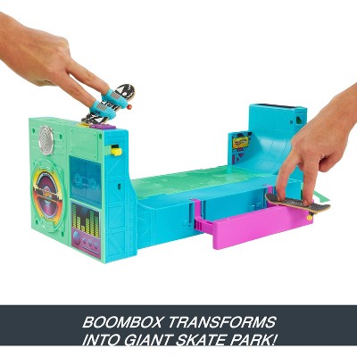 Hot Wheels Skate Boombox Skate Park Playset with 1 Exclusive Fingerboard & Shoes