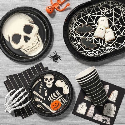 Skull Disposable Dinner Plates - 9" - 20ct - Black - Hyde and EEK! Boutique