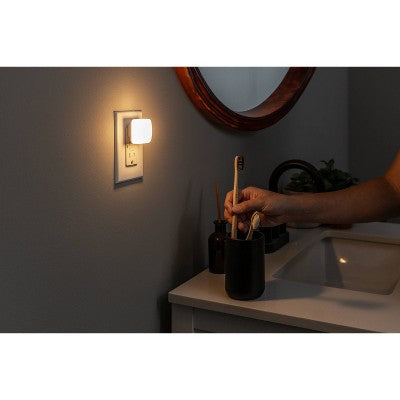 Energizer 4pk Square Glo Dot Light Sensing 3000K Nightlights White