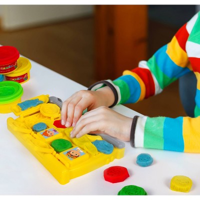 CoComelon Wheels On The Bus Dough Activity Set