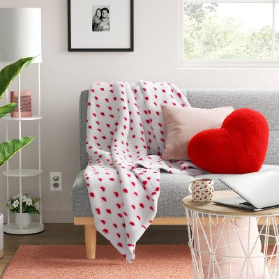 Recycled Poly Printed Lips Plush Throw Ivory/Red - Room Essentials