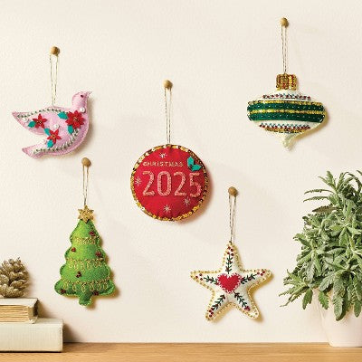 Christmas Craft 5ct Felt Ornaments Embroidery Kit - Mondo Llama