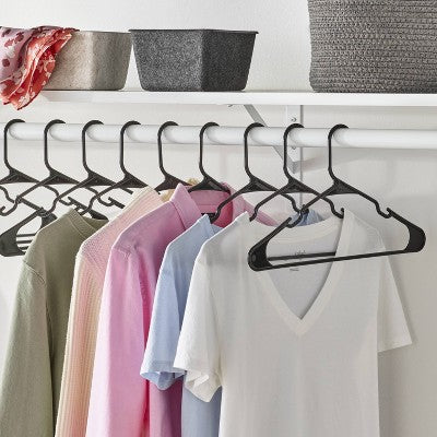 18pk Plastic Hangers Black - Brightroom