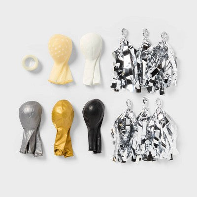 New Year's Eve Balloon Garland with Tassels - Spritz