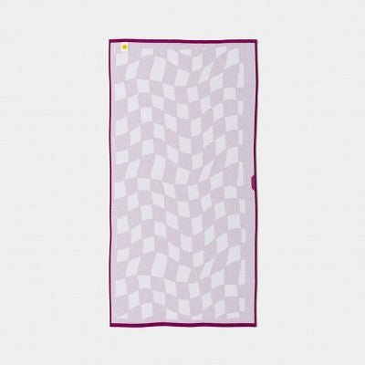 32"x62" Wavy Checkered Beach Towel Pink - Sun Squad