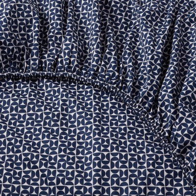 King Cotton Blend Sateen Sheet Set Navy Geo - Room Essentials
