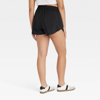 Women's Woven Mid-Rise Run Shorts 3" M