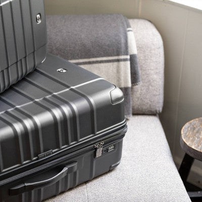 SWISSGEAR Cascade II Hardside Large Checked Spinner Suitcase - Black: (LOCAL PICKUP ONLY)