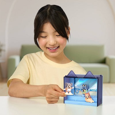 Bluey Fuzzies Episode Pack The Beach Display Case and Figures