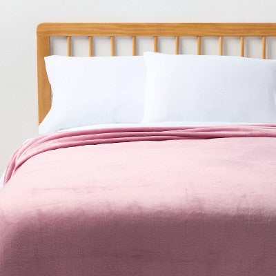 Twin/Twin XL Plush Blanket Blush Pink - Room Essentials