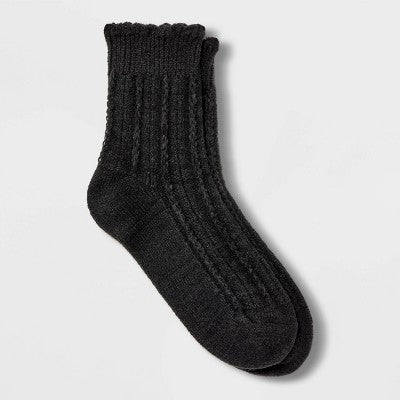 Women's Scalloped Edge Pointelle Supersoft Short Crew Boot Socks - Universal Thread Black 4-10