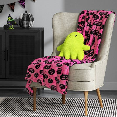Pumpkin Printed Plush Halloween Throw Blanket Pink - Hyde & EEK! Boutique: Cozy Recycled Polyester, Knitted, 50x60"