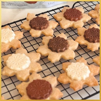 Lindt Christmas Candy Classic Recipe White Peppermint Snowflake Bag - 4.2oz