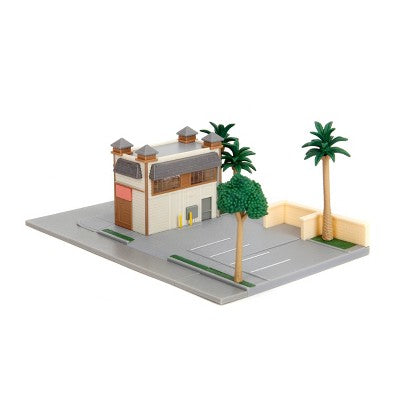 Universal Fast and Furious Hollywood Rides Nanoscene - Toretto's Market & Cafe Vehicle Playset: Toy Vehicle Set with 2 Cars, Plastic