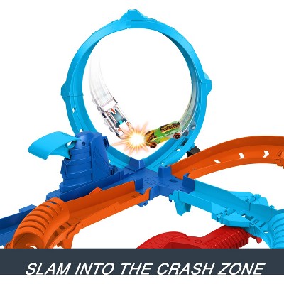 Hot Wheels Ultra Hots Blast Launch Face-Off Track Set with 2 1:64 Scale Toy Cars