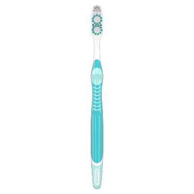 Oral-B Vivid Advanced Whitening Manual Toothbrush - Soft
