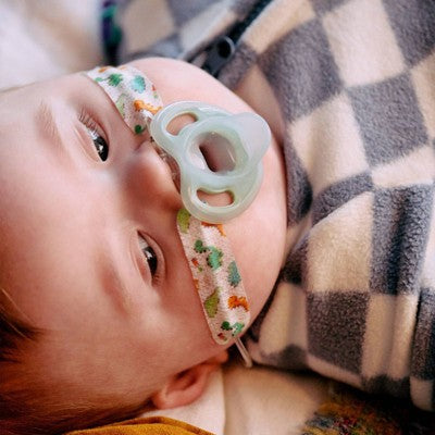 Tommee Tippee Ultra-Light Silicone Pacifier 0-6m - 2pk - White/Green